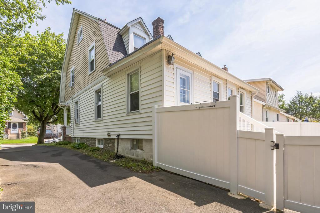 250 MAPLE AVENUE
