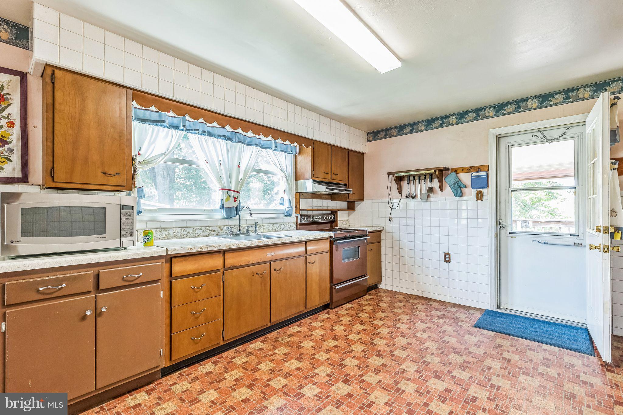 754 CENTRAL AVENUE