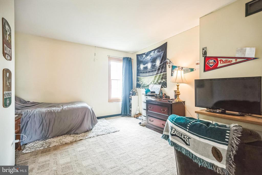 1049 RYANS CIRCLE