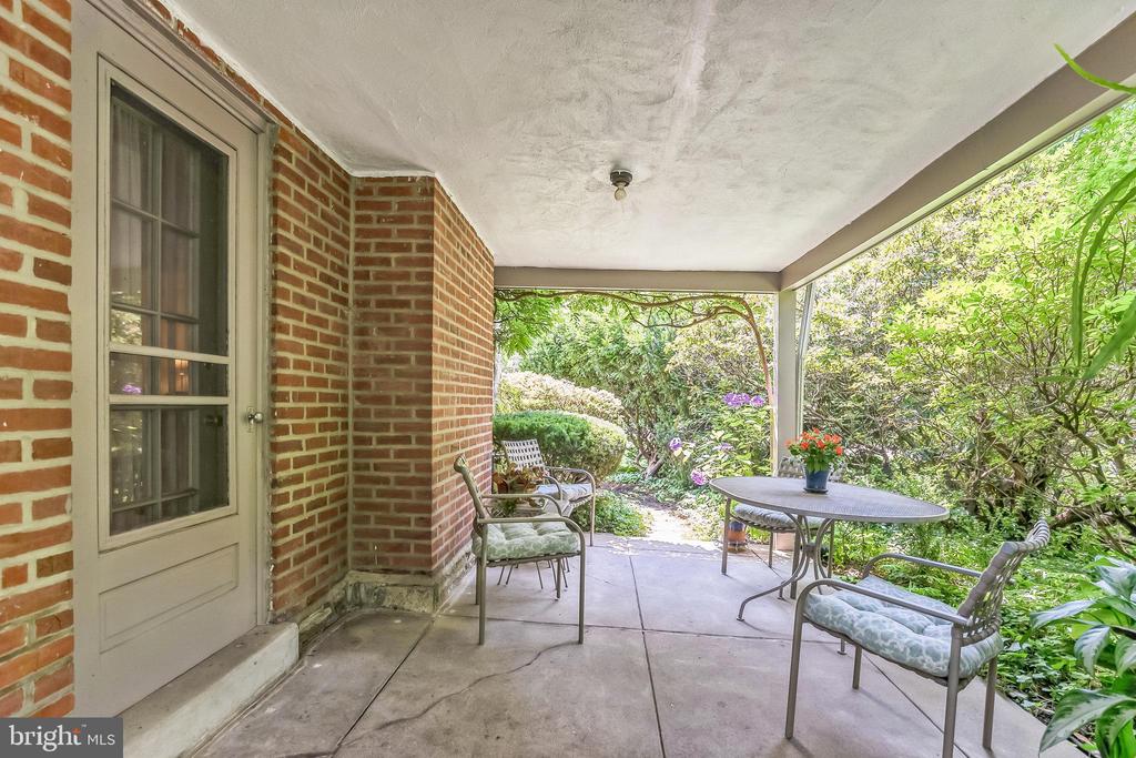 435 LAVEROCK ROAD