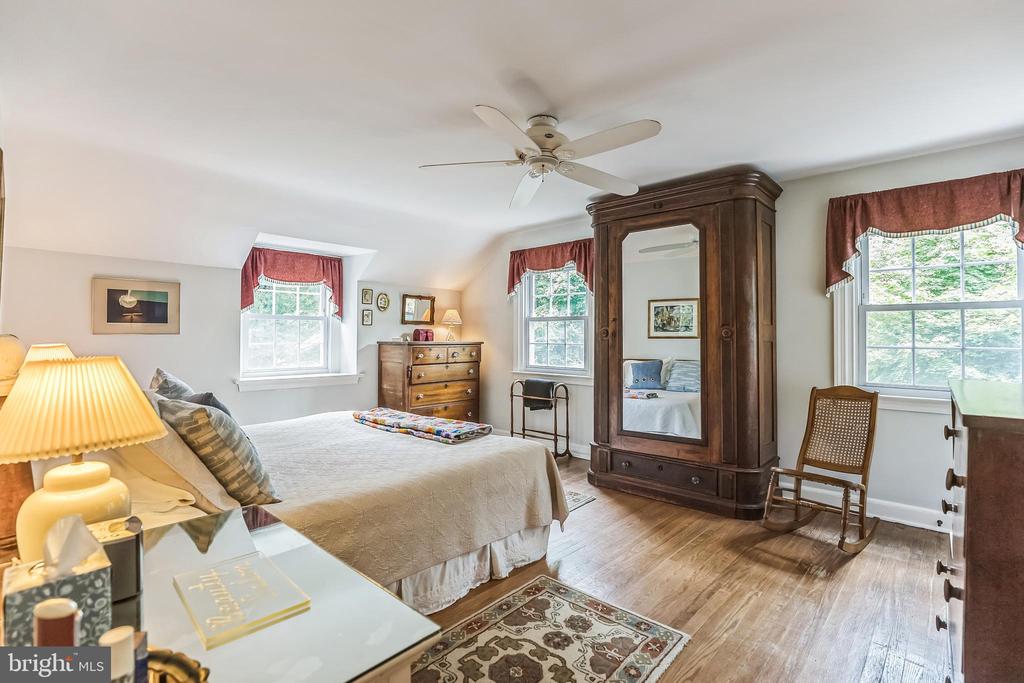 435 LAVEROCK ROAD