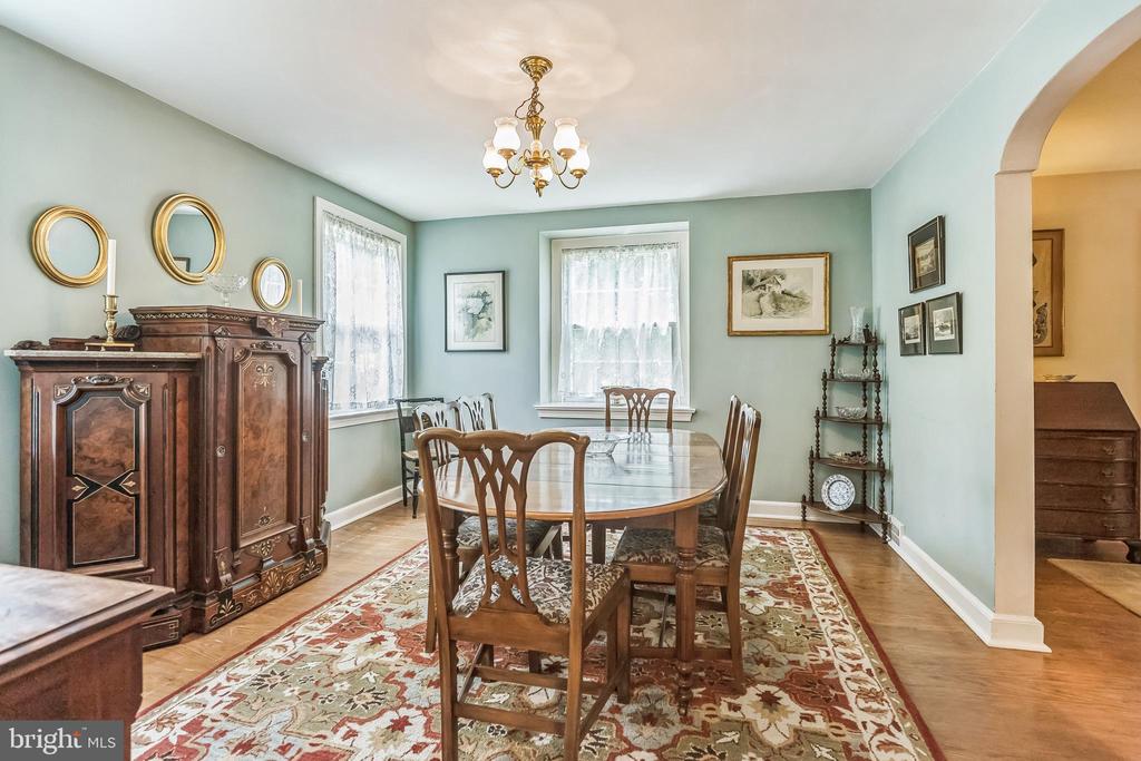 435 LAVEROCK ROAD