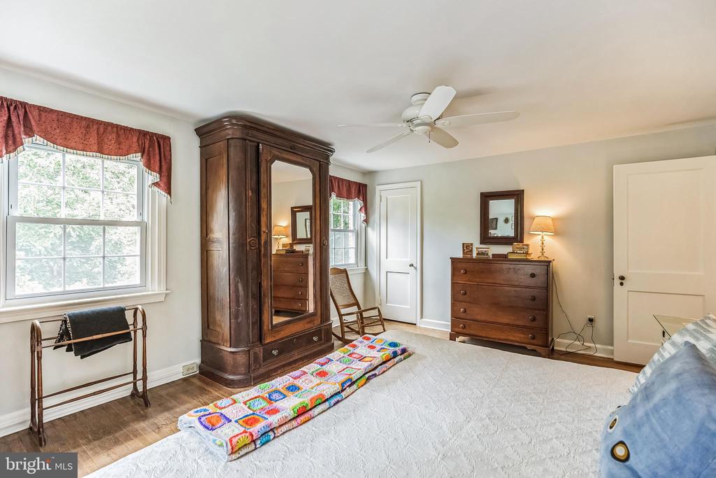 435 LAVEROCK ROAD