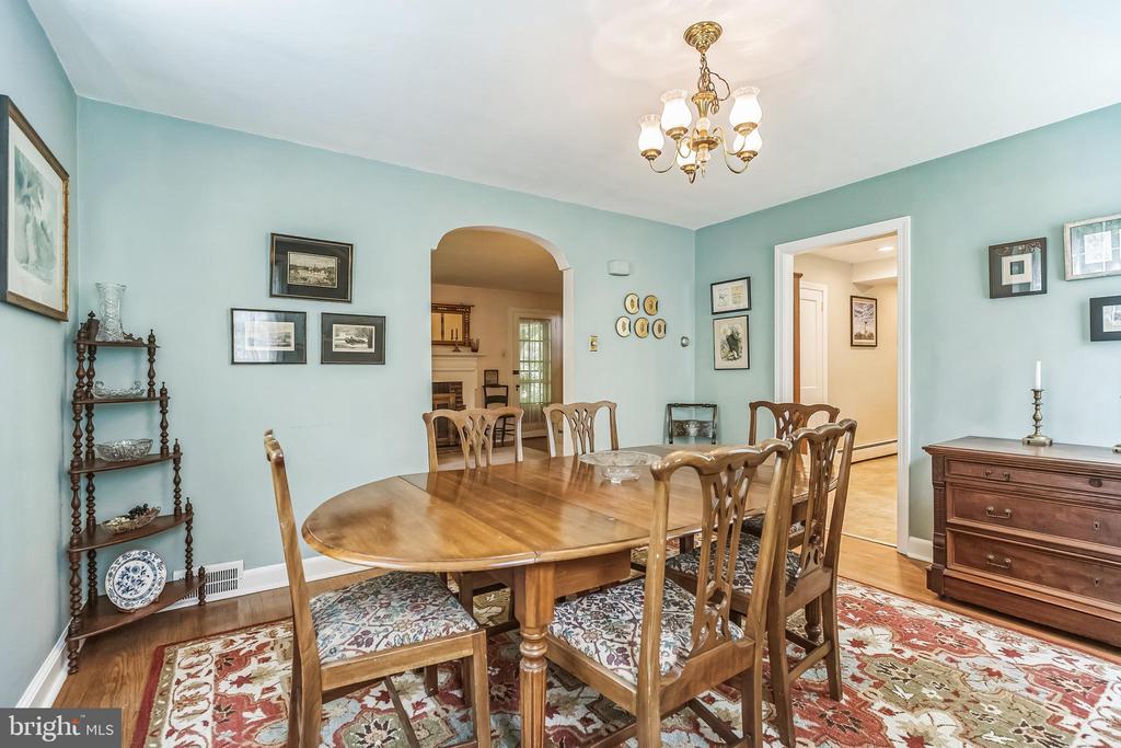 435 LAVEROCK ROAD