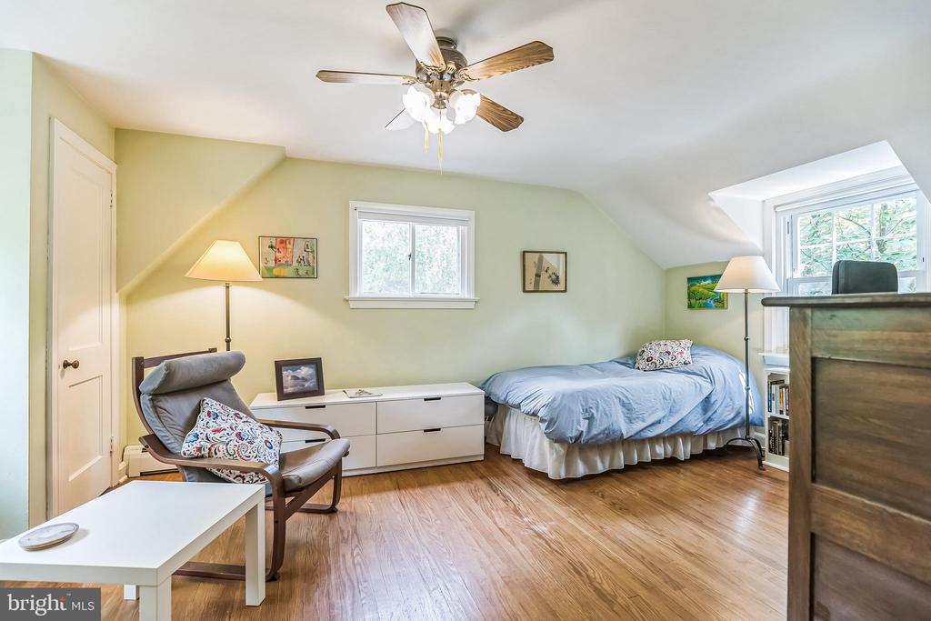 435 LAVEROCK ROAD