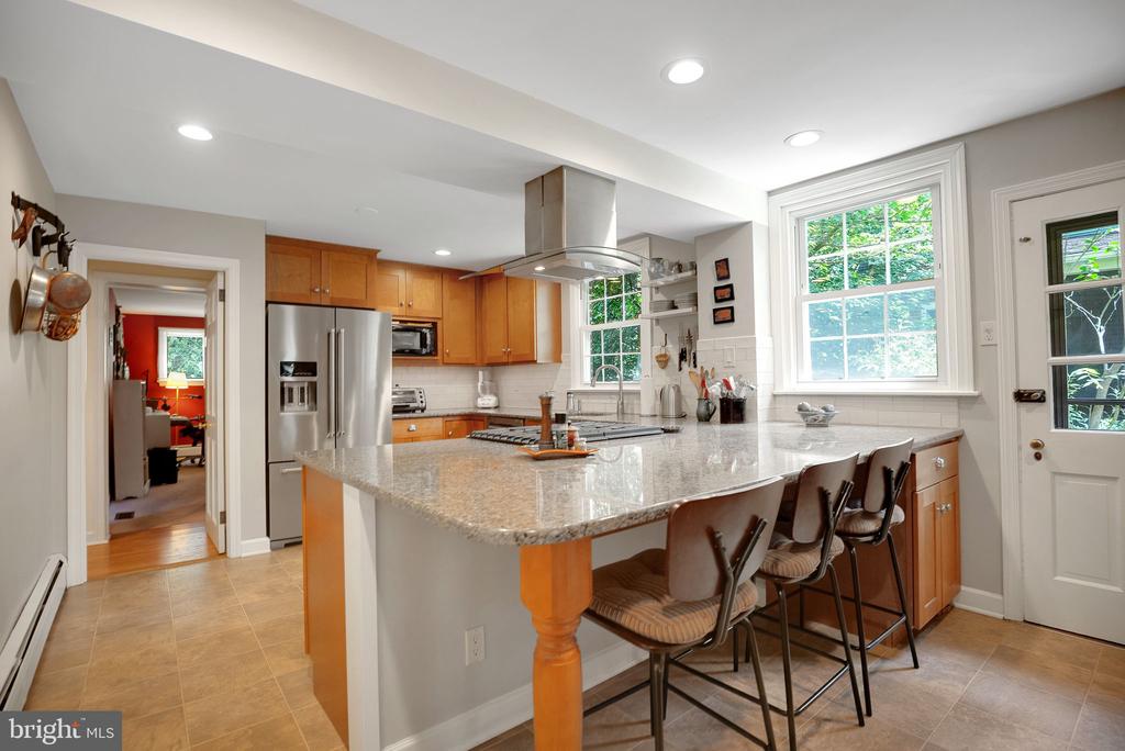 435 LAVEROCK ROAD