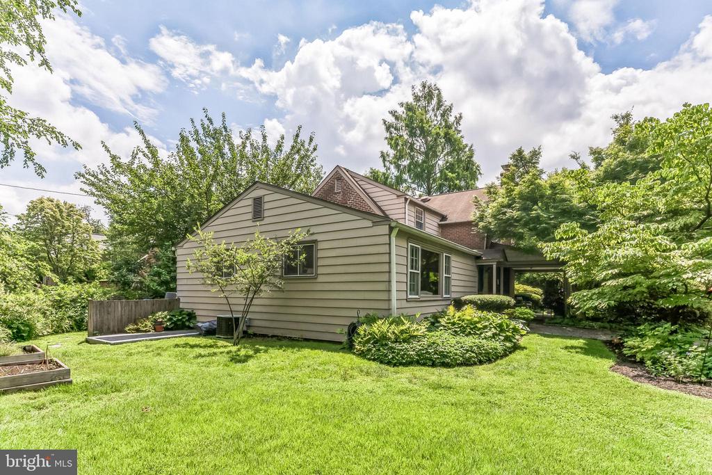 435 LAVEROCK ROAD