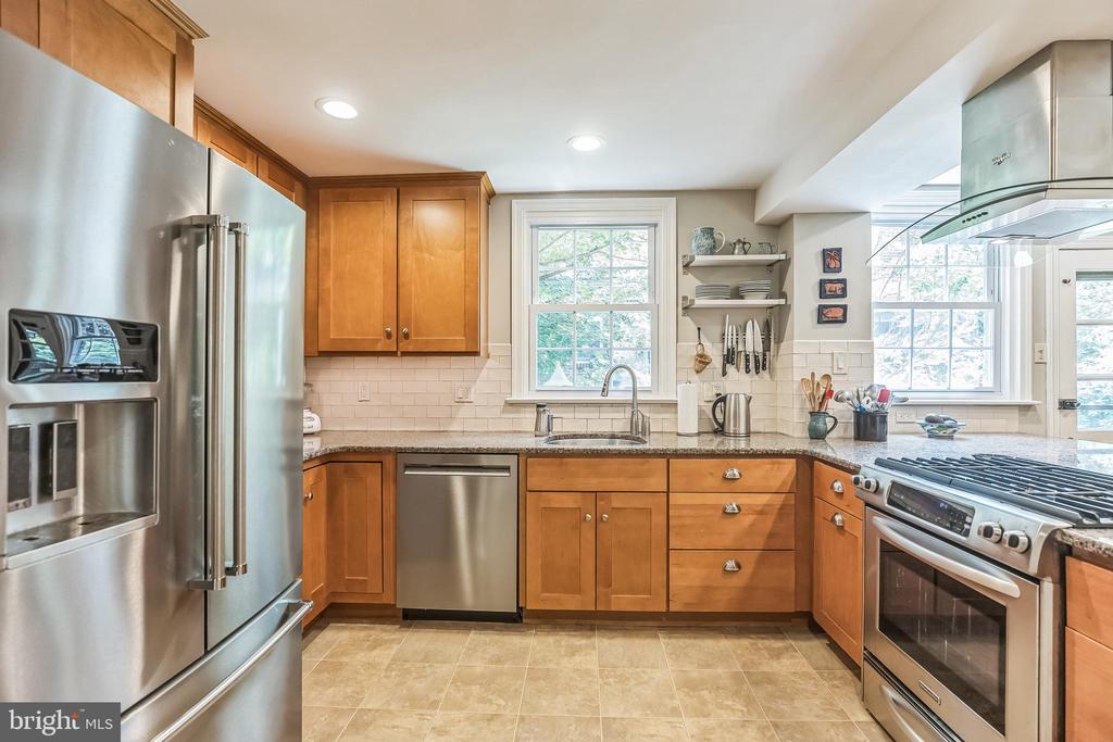 435 LAVEROCK ROAD