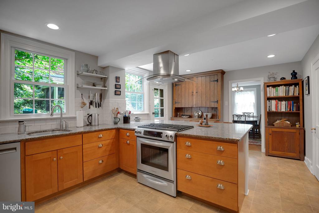 435 LAVEROCK ROAD