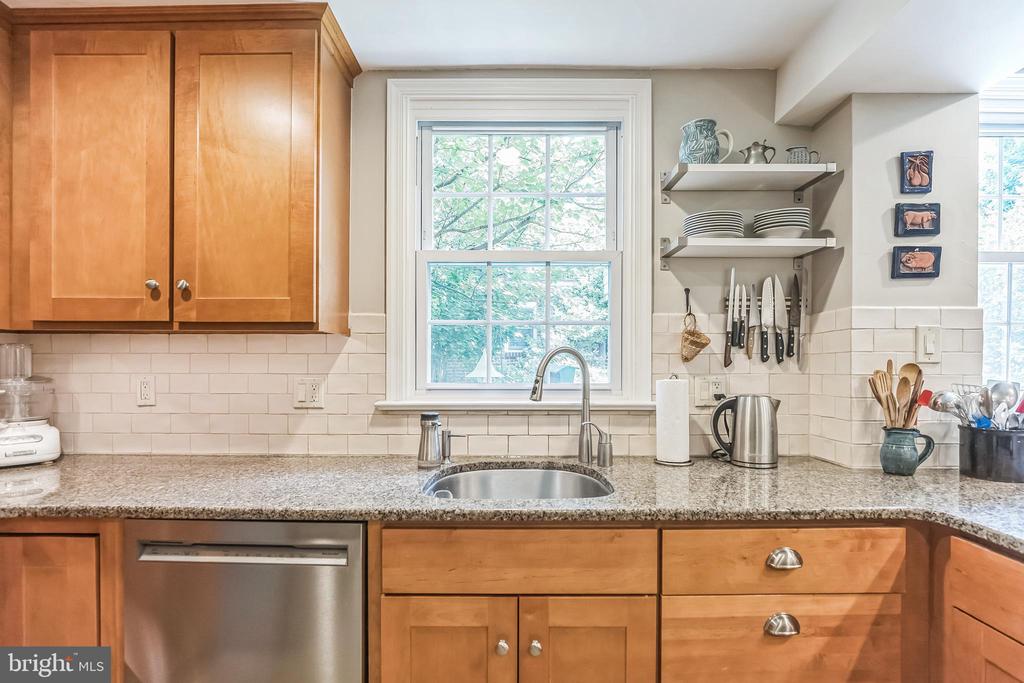 435 LAVEROCK ROAD