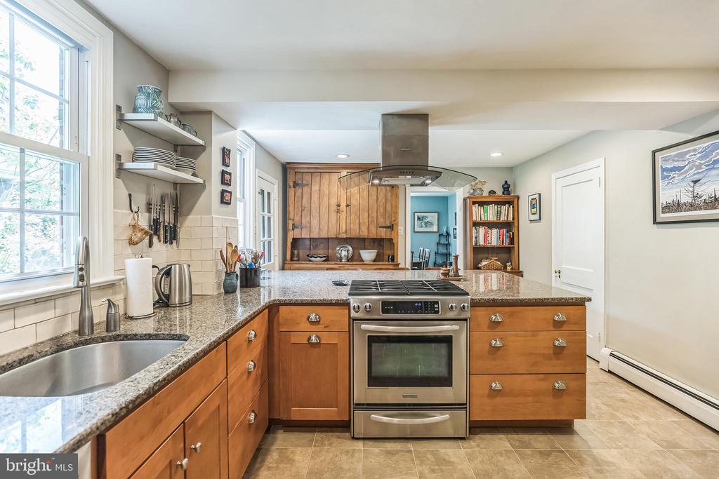 435 LAVEROCK ROAD