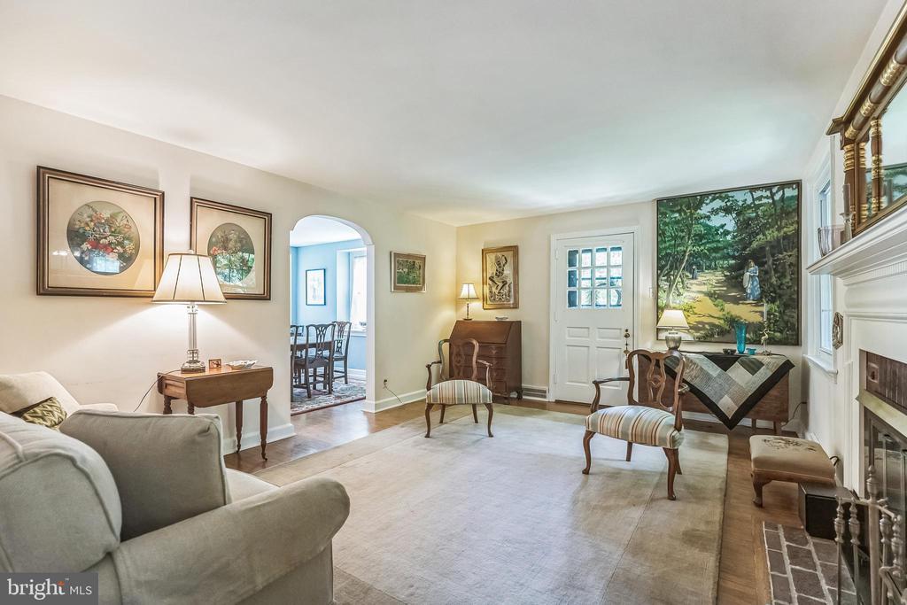 435 LAVEROCK ROAD