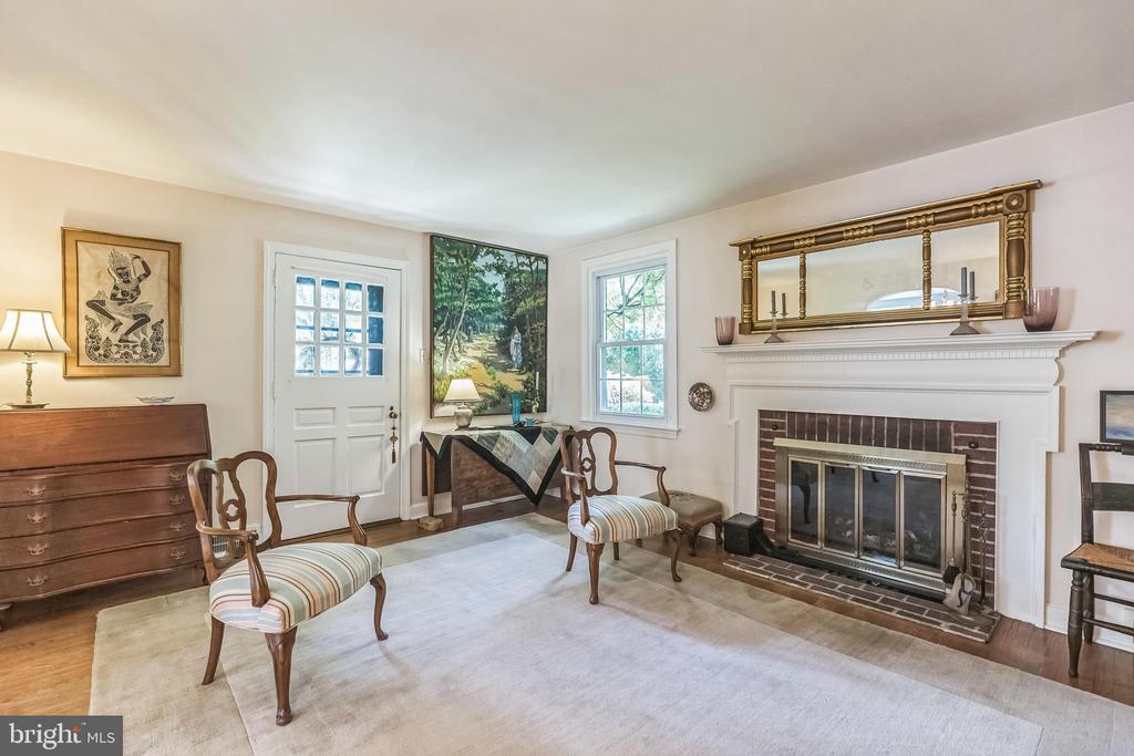435 LAVEROCK ROAD