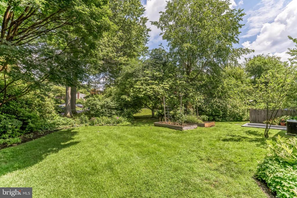 435 LAVEROCK ROAD