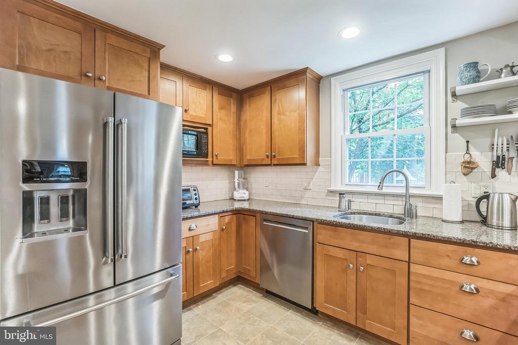 435 LAVEROCK ROAD