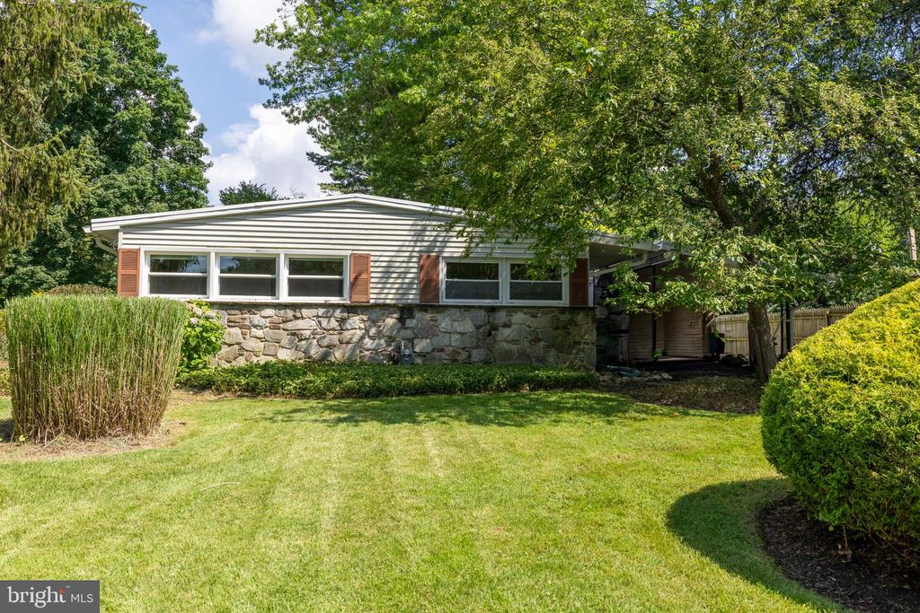 548 PADDOCK ROAD