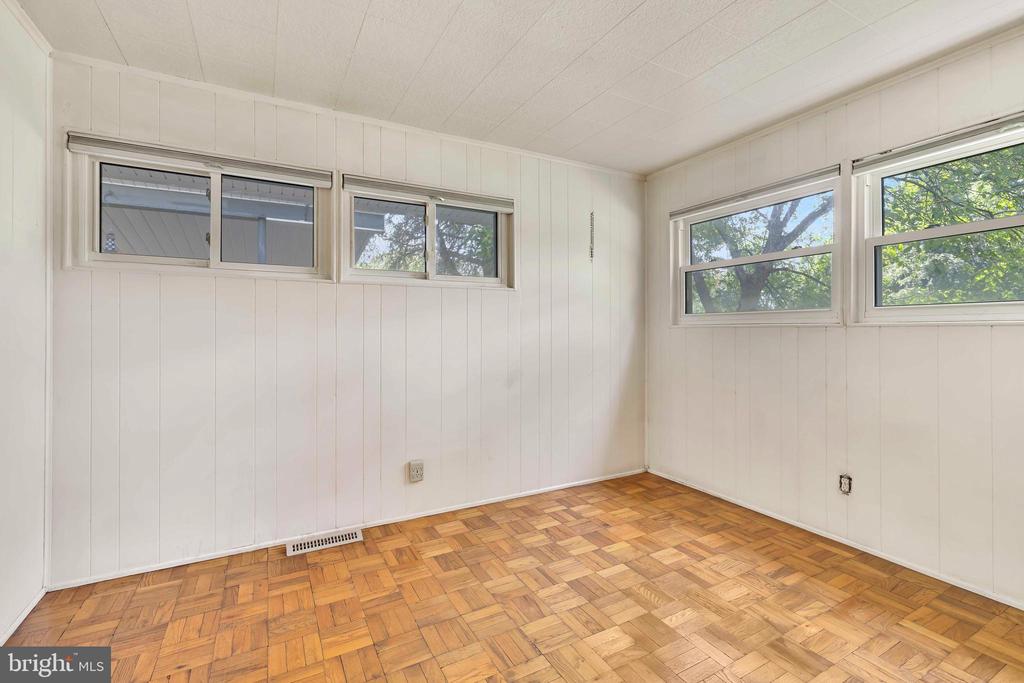 548 PADDOCK ROAD