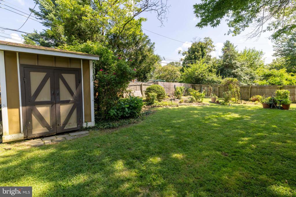 548 PADDOCK ROAD