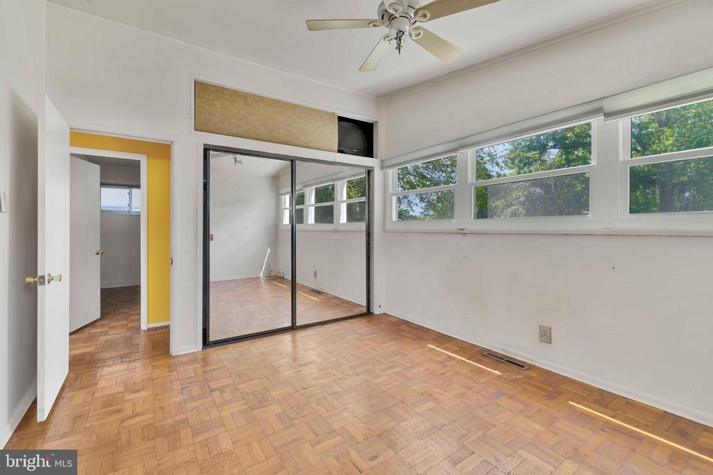 548 PADDOCK ROAD