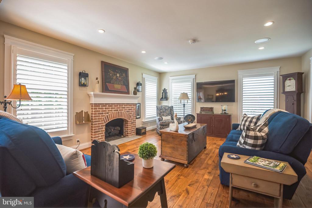 305 BANGOR LANE