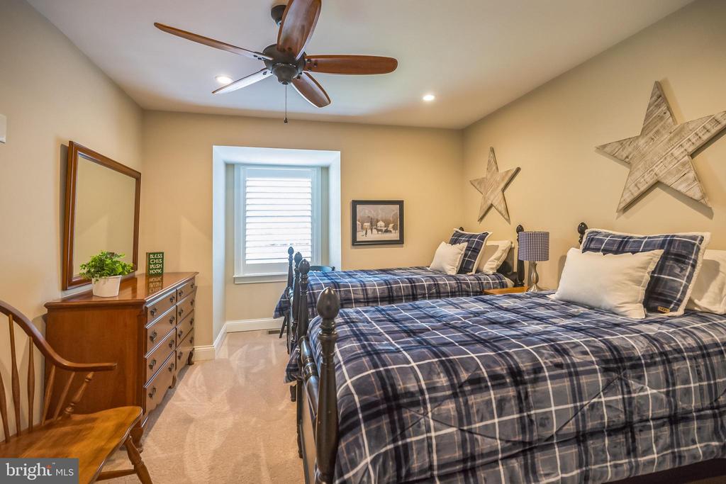 305 BANGOR LANE