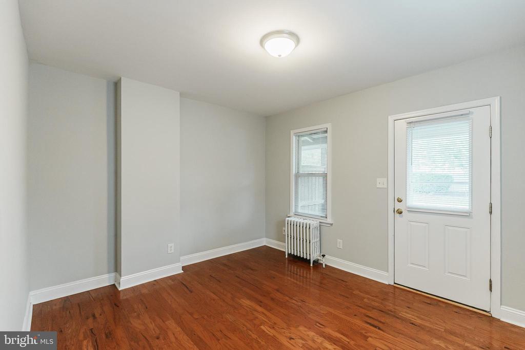 383 STEWART AVENUE