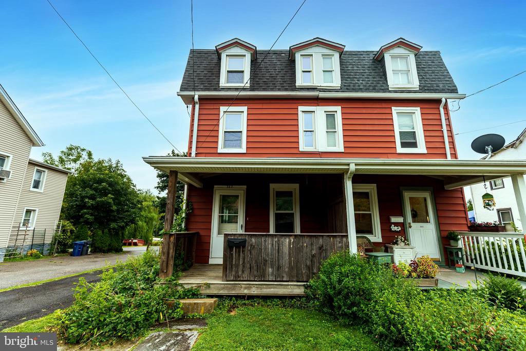 383 STEWART AVENUE