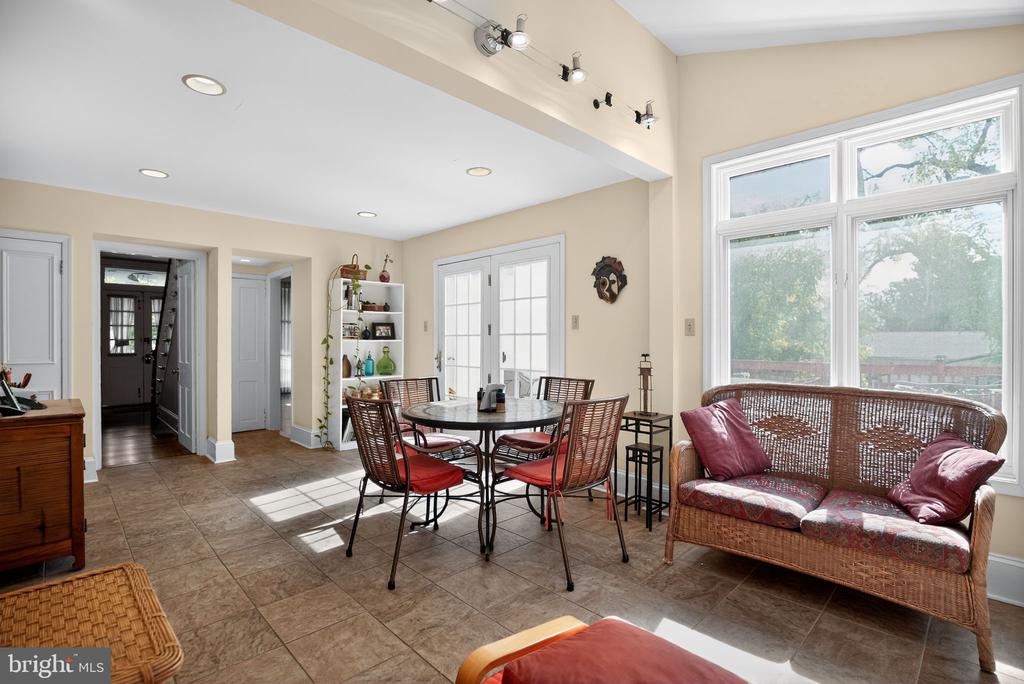 133 MARYWATERSFORD ROAD