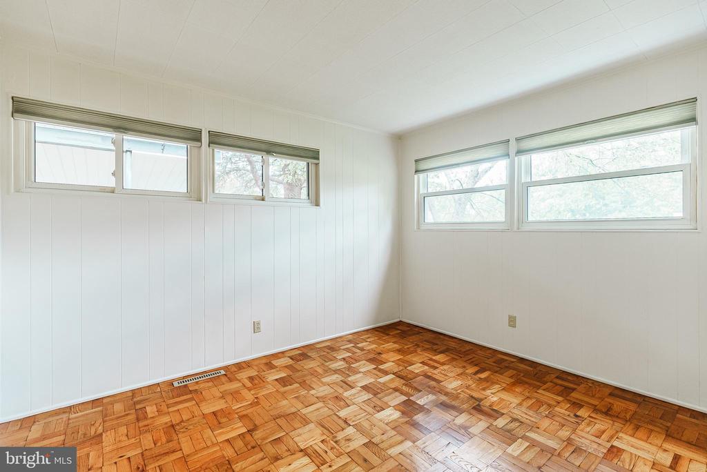 548 PADDOCK ROAD