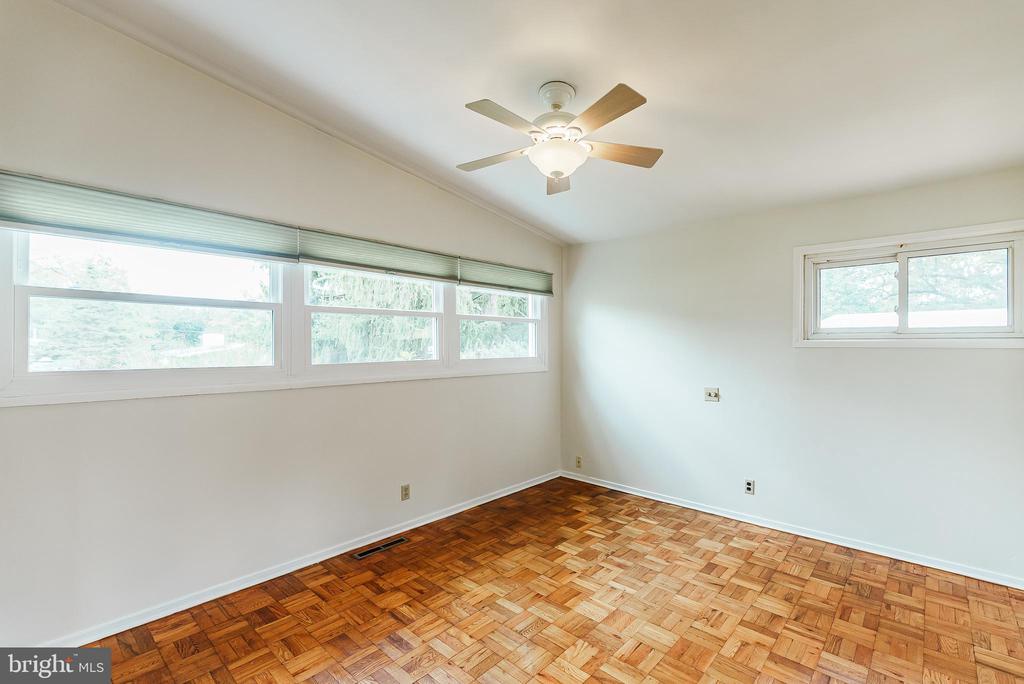 548 PADDOCK ROAD