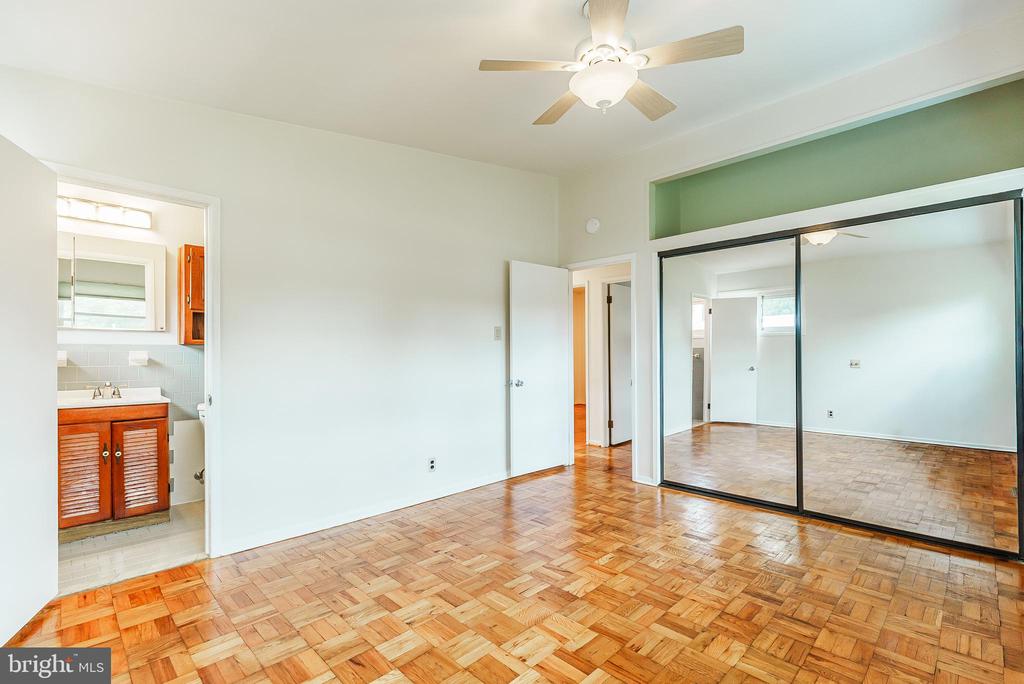 548 PADDOCK ROAD