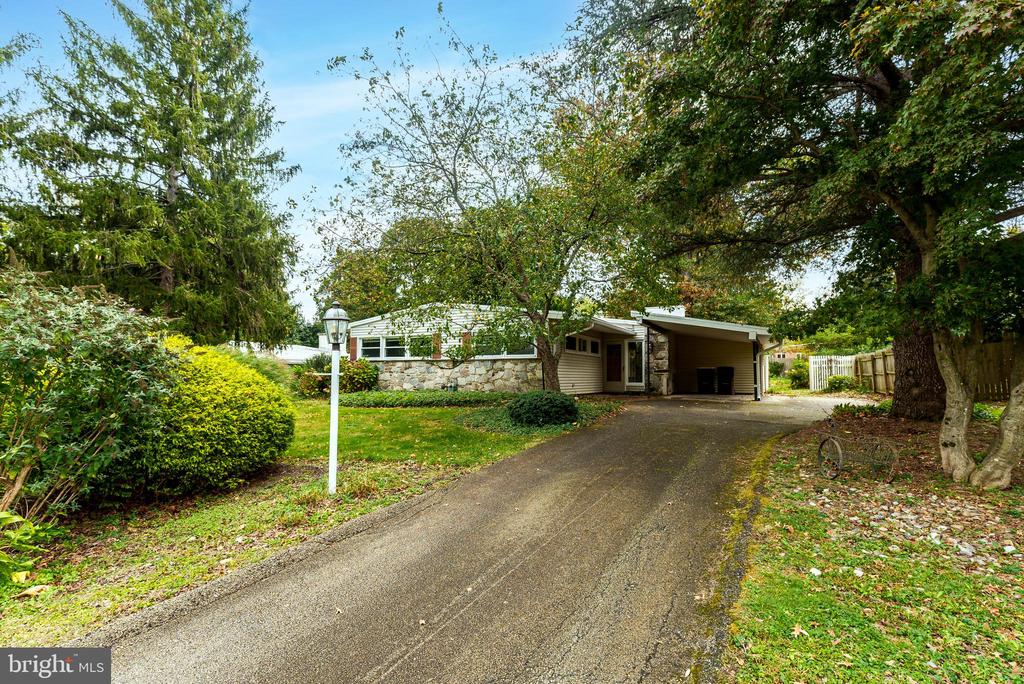 548 PADDOCK ROAD