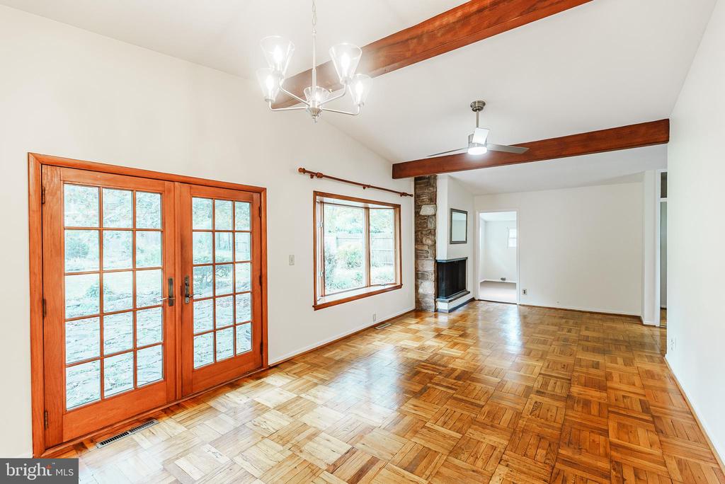 548 PADDOCK ROAD