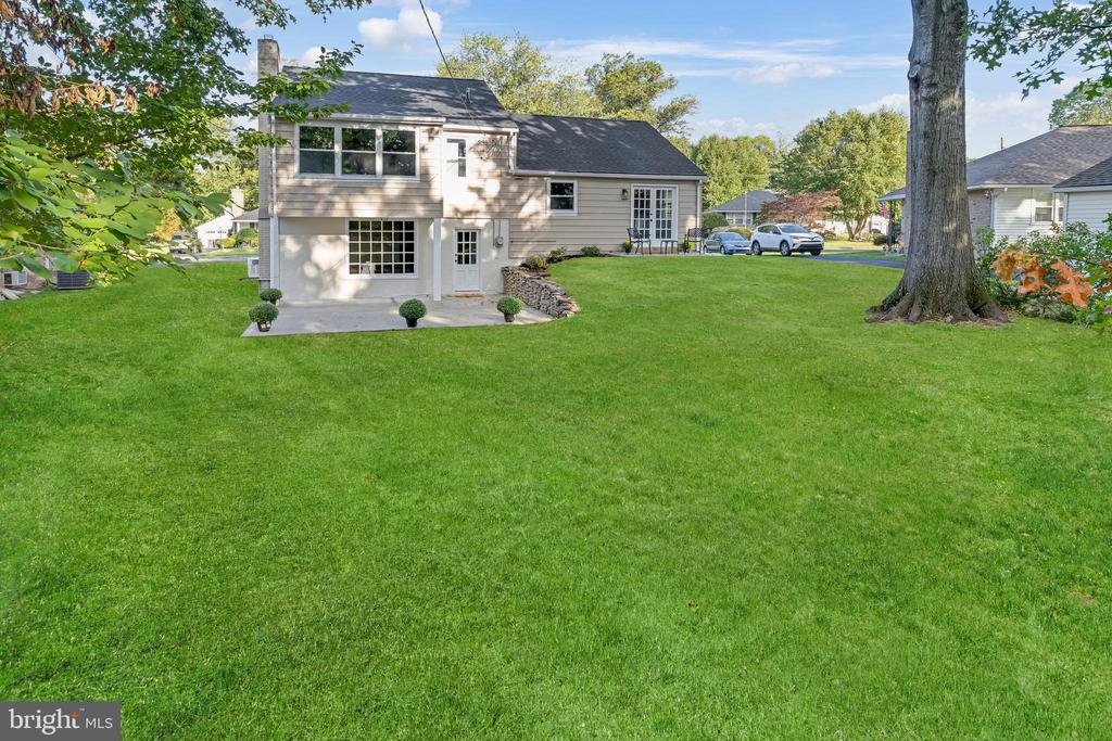 1049 HOLLYTREE ROAD