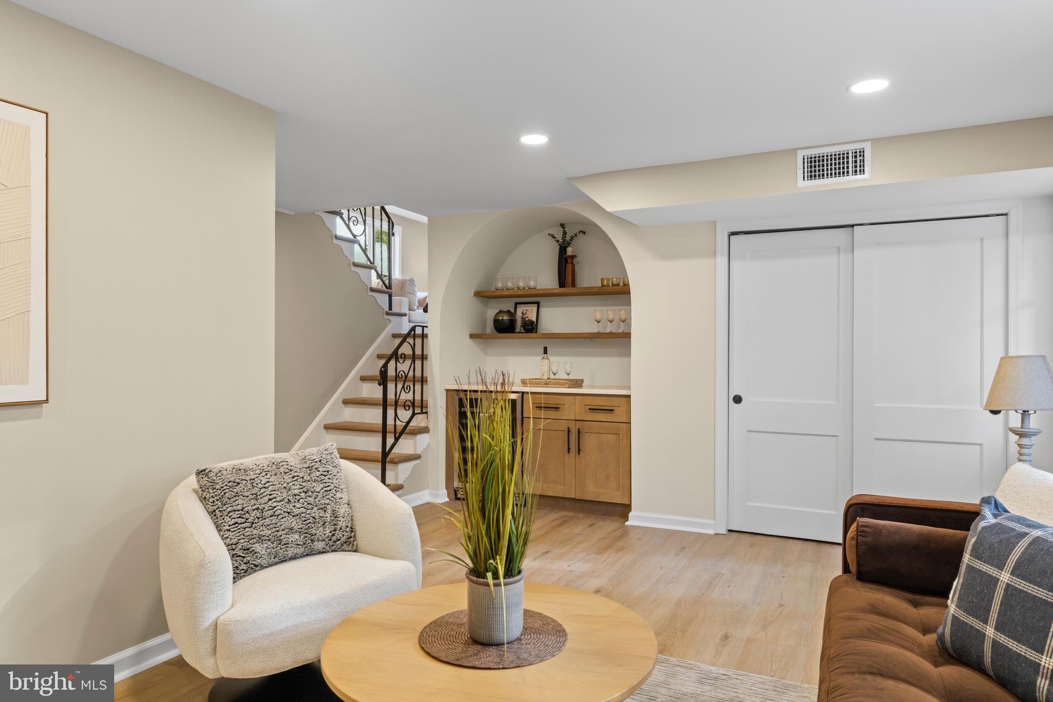 1049 HOLLYTREE ROAD