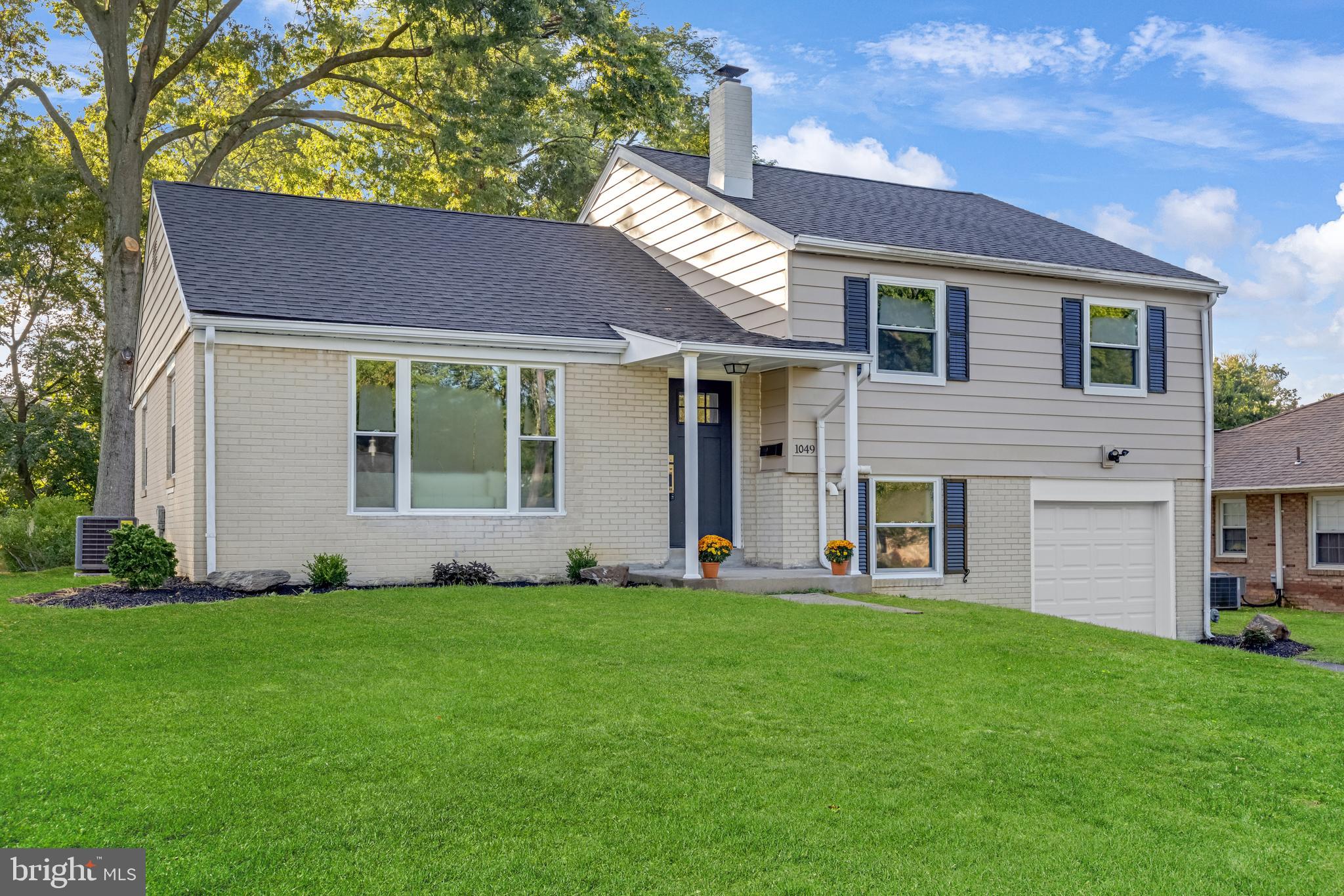 1049 HOLLYTREE ROAD