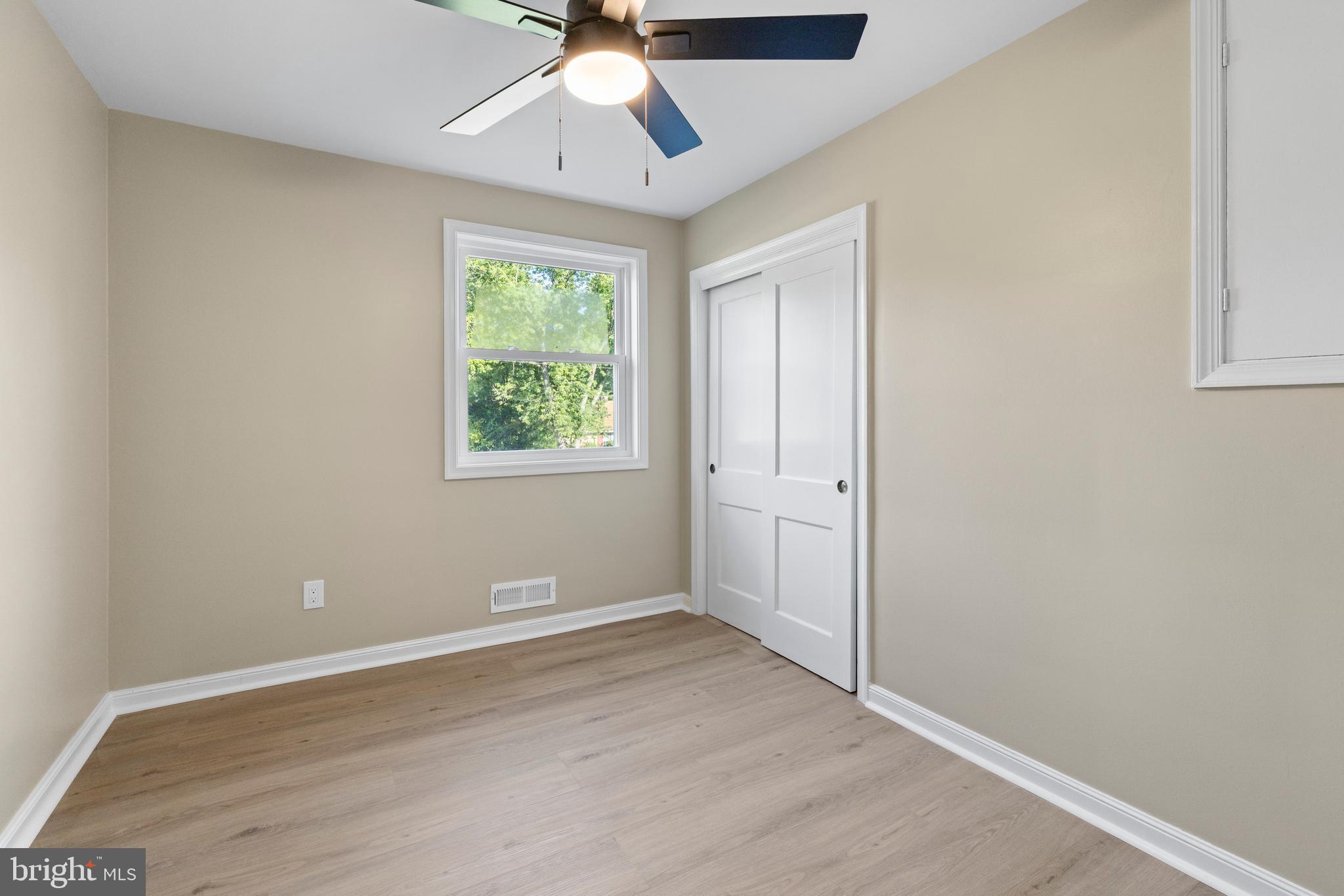 1049 HOLLYTREE ROAD