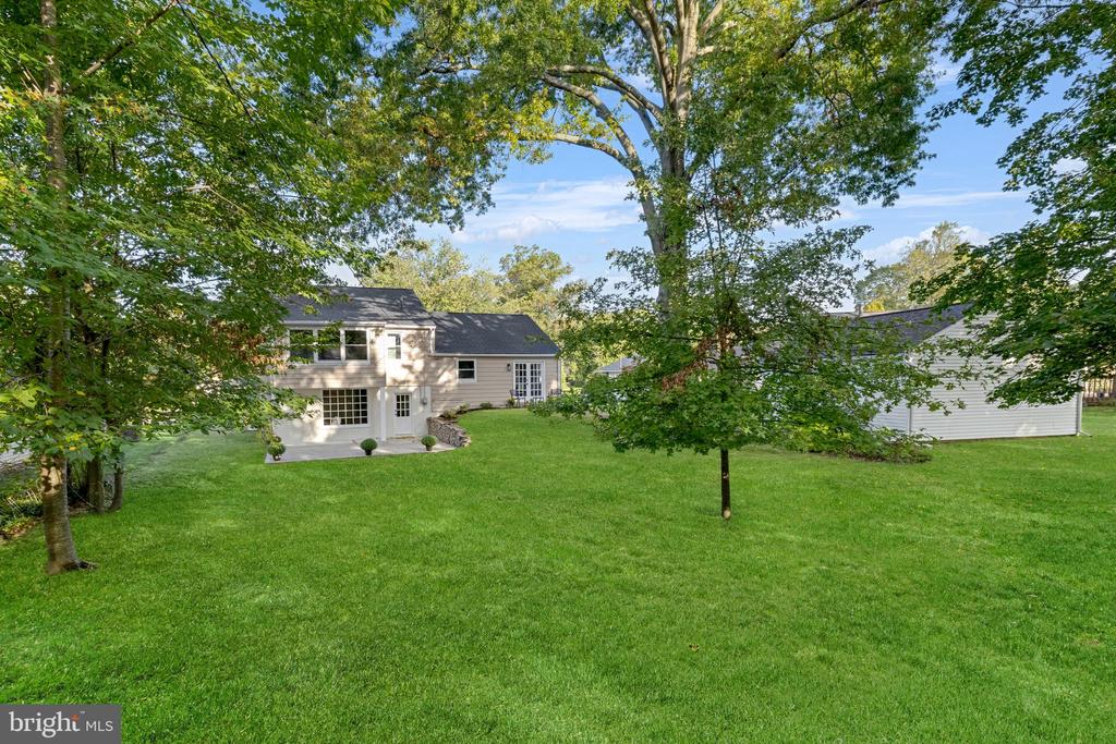 1049 HOLLYTREE ROAD