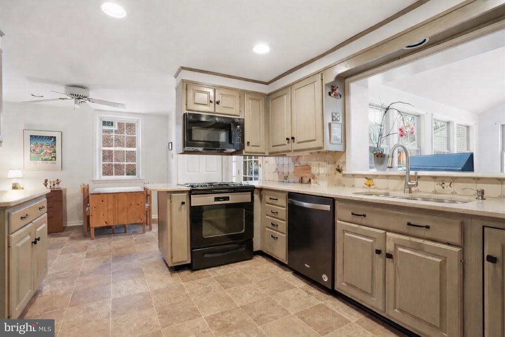 216 HEATHERWOOD ROAD