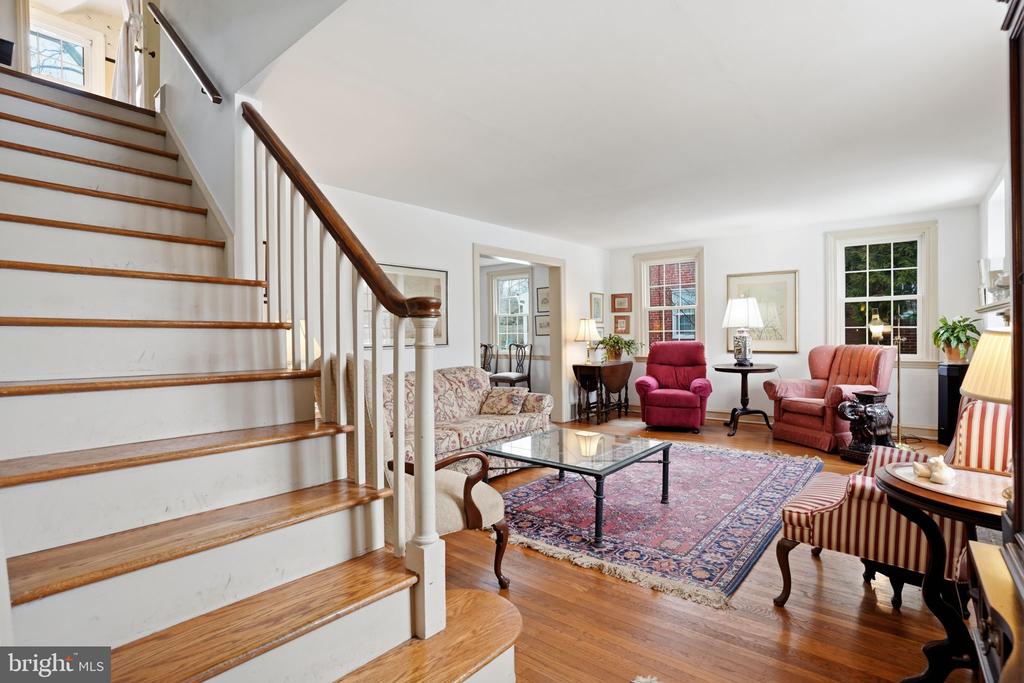 216 HEATHERWOOD ROAD
