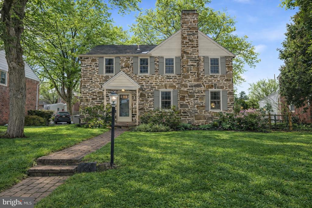 216 HEATHERWOOD ROAD