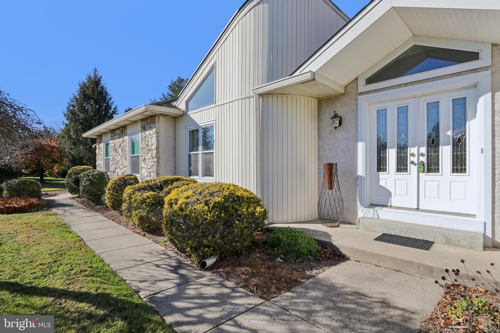 1 DAISY LANE