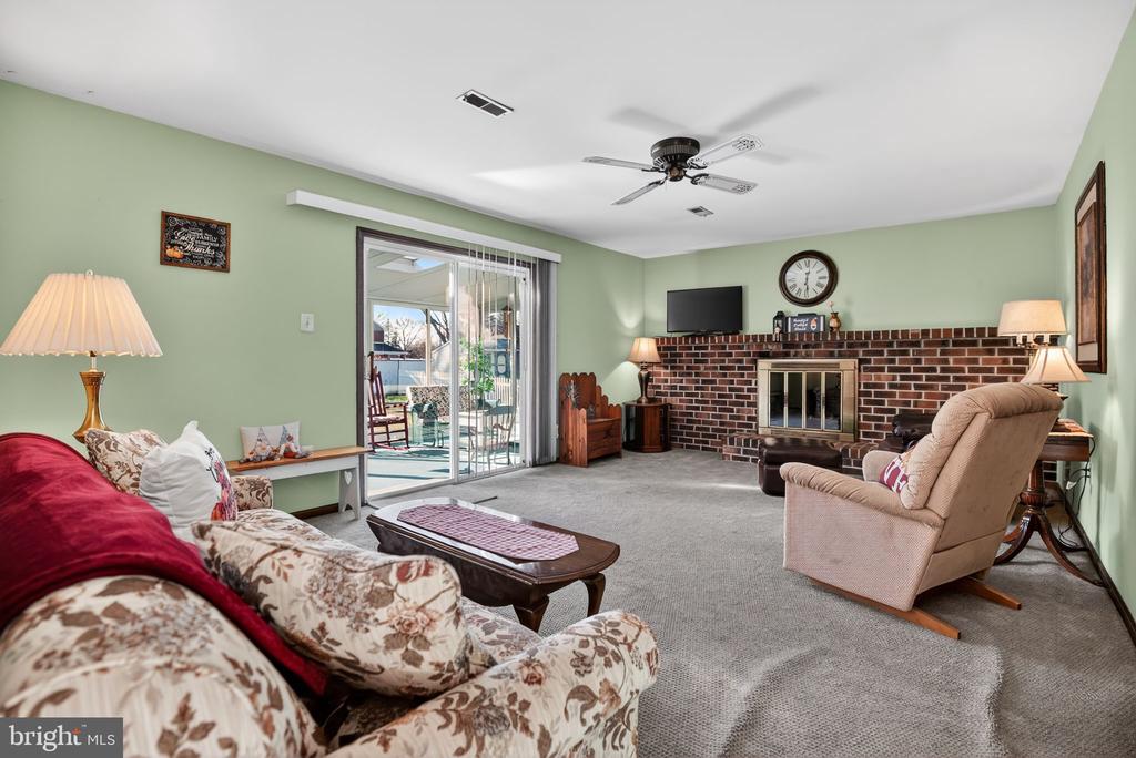2306 CAROL LANE