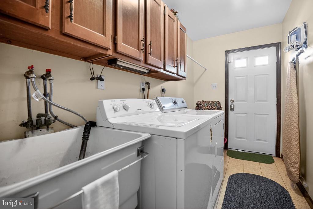 2306 CAROL LANE
