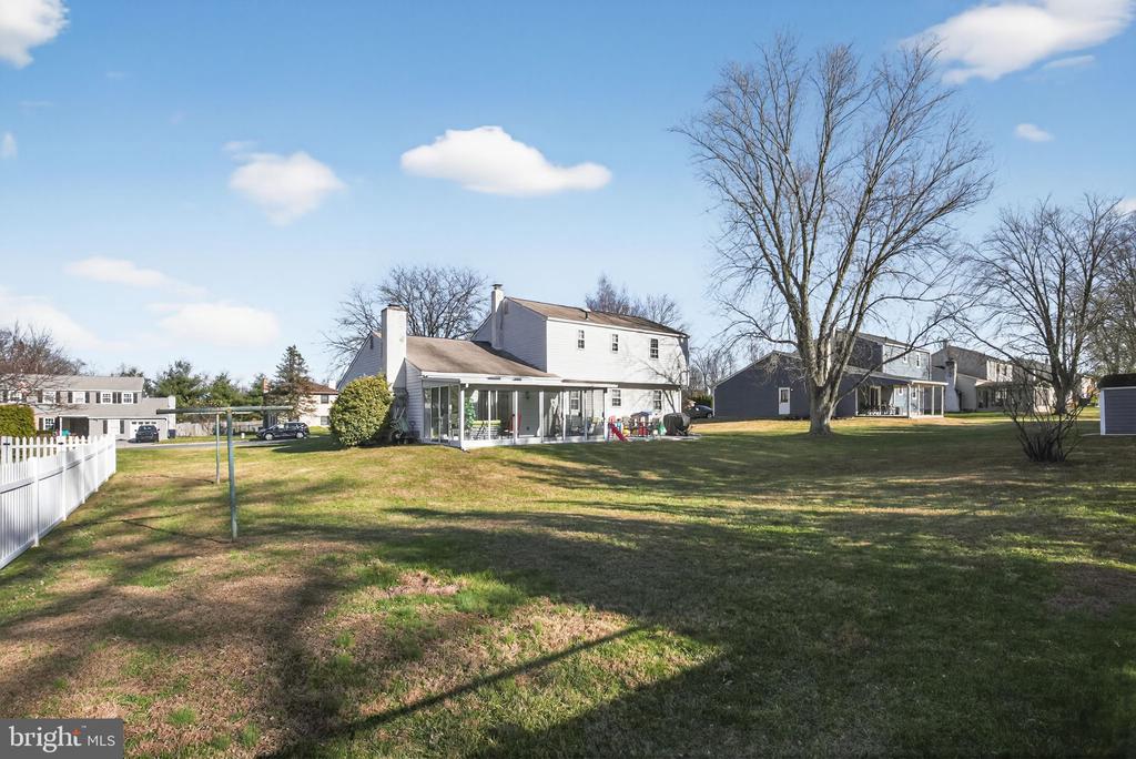 2306 CAROL LANE