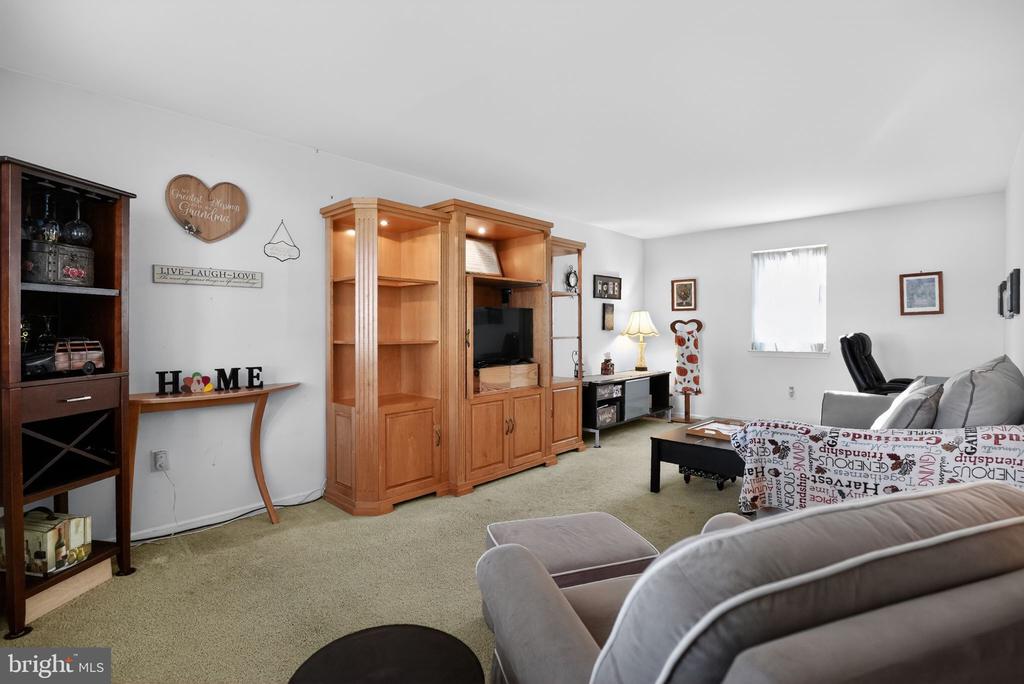 2306 CAROL LANE
