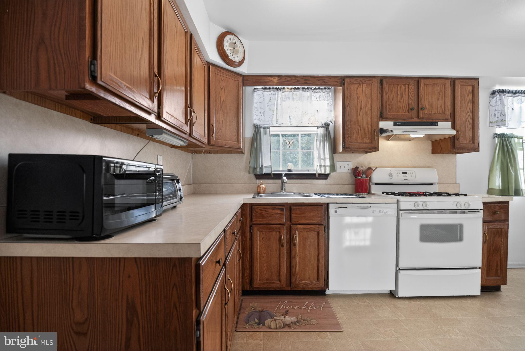 2306 CAROL LANE