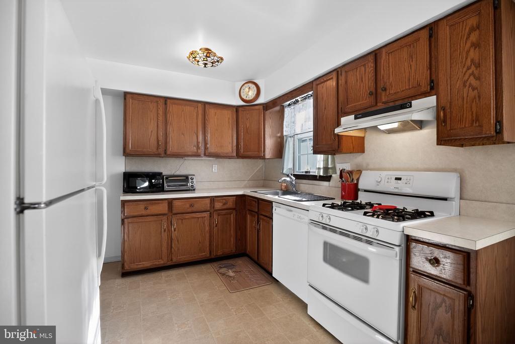 2306 CAROL LANE