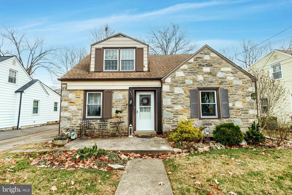 431 CENTRAL AVENUE 2ND FLOOR