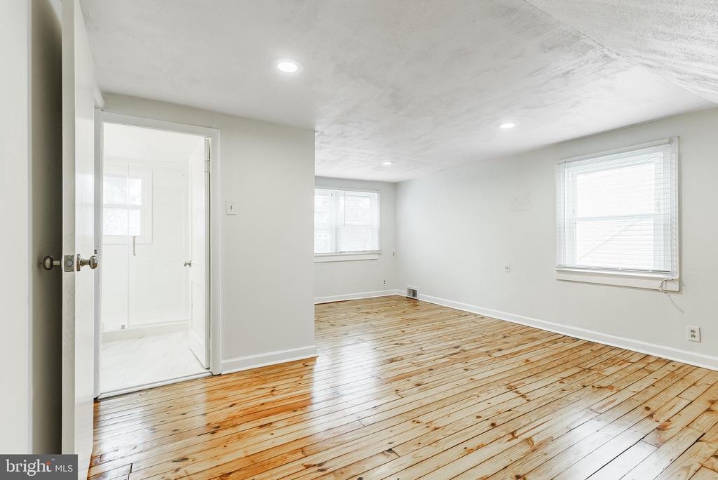 431 CENTRAL AVENUE 2ND FLOOR